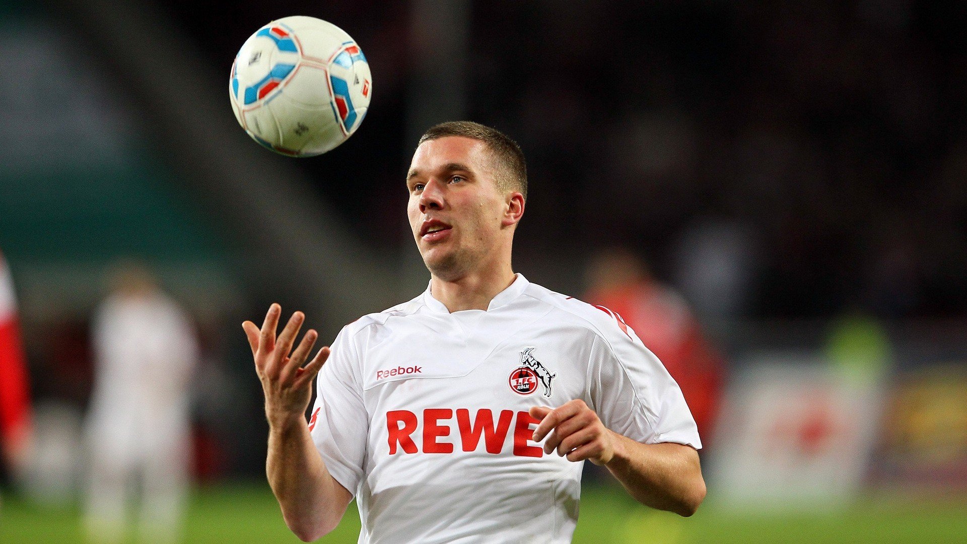 爱游戏官网-葡萄牙男足在预选赛中仅获3分，排名第四，葡萄牙男足主场