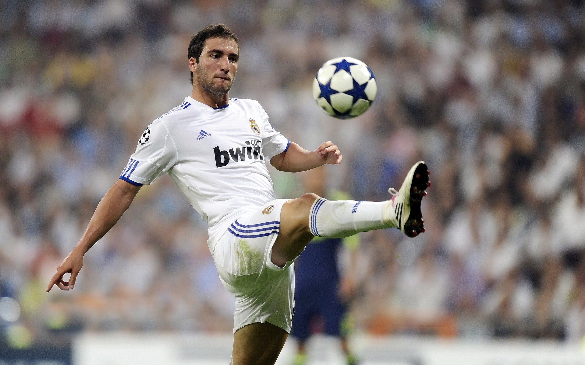 葡萄牙男足在预选赛中仅获3分，排名第四，葡萄牙男足主场